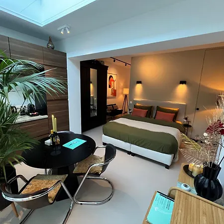 B&B Urban Oasis With Free Parking-2